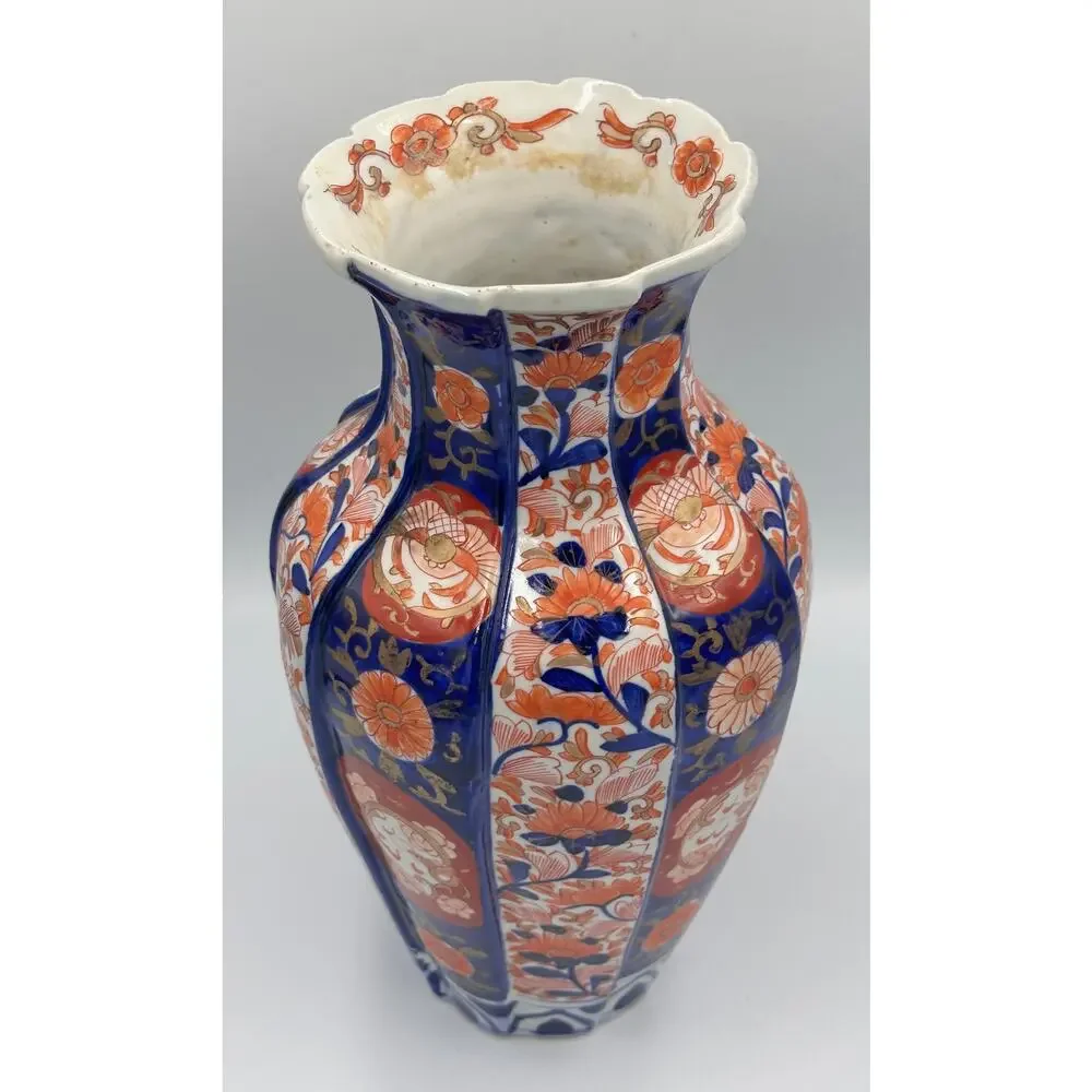 Japanese porcelain Meiji Period Imari Fluted Ribbed Body Vase